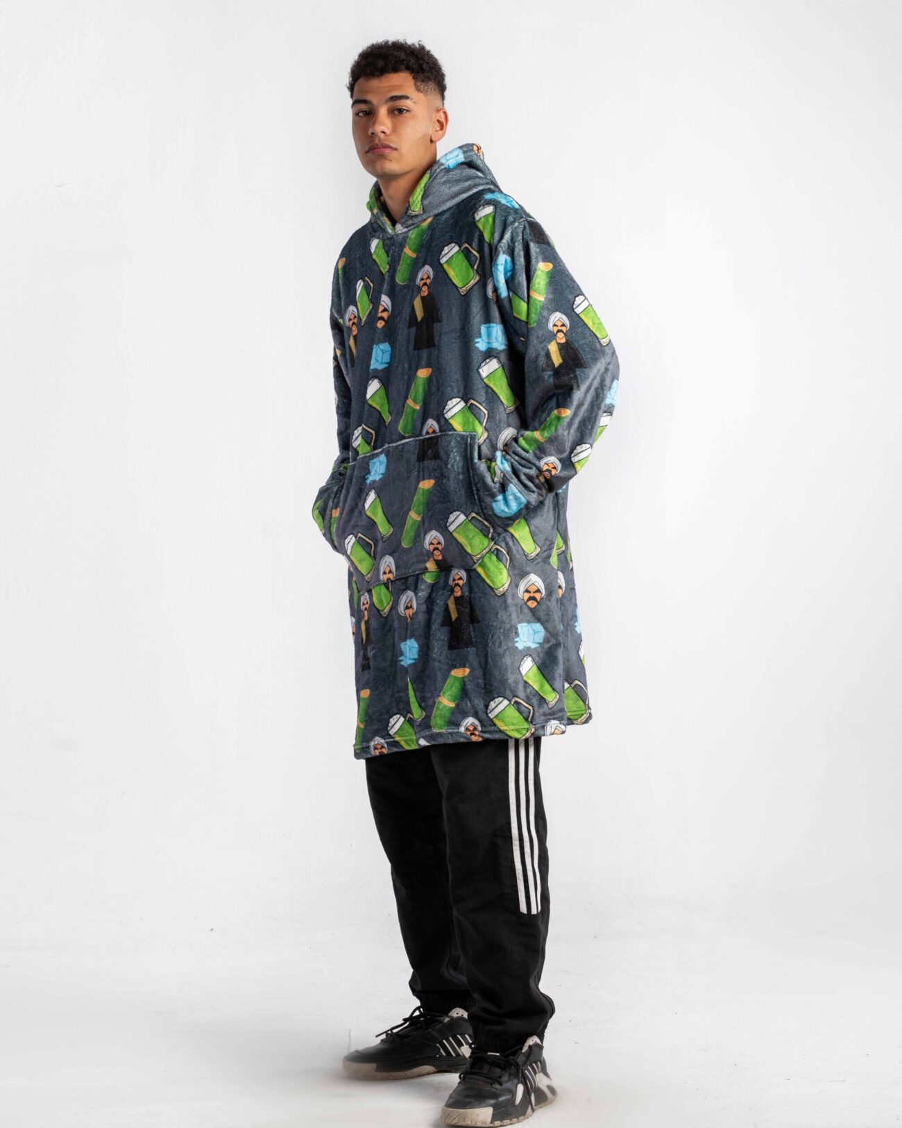 El Kbeer Hoodie Blanket - Image 3