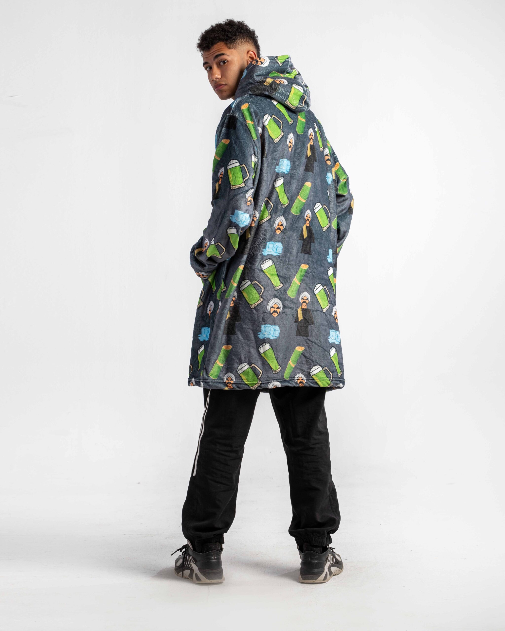 El Kbeer Hoodie Blanket